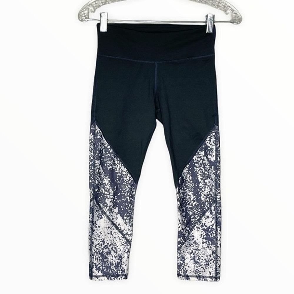 Fabletics Pants Women XXS Black Gray White Print Powerhold Crop Leggings Workout